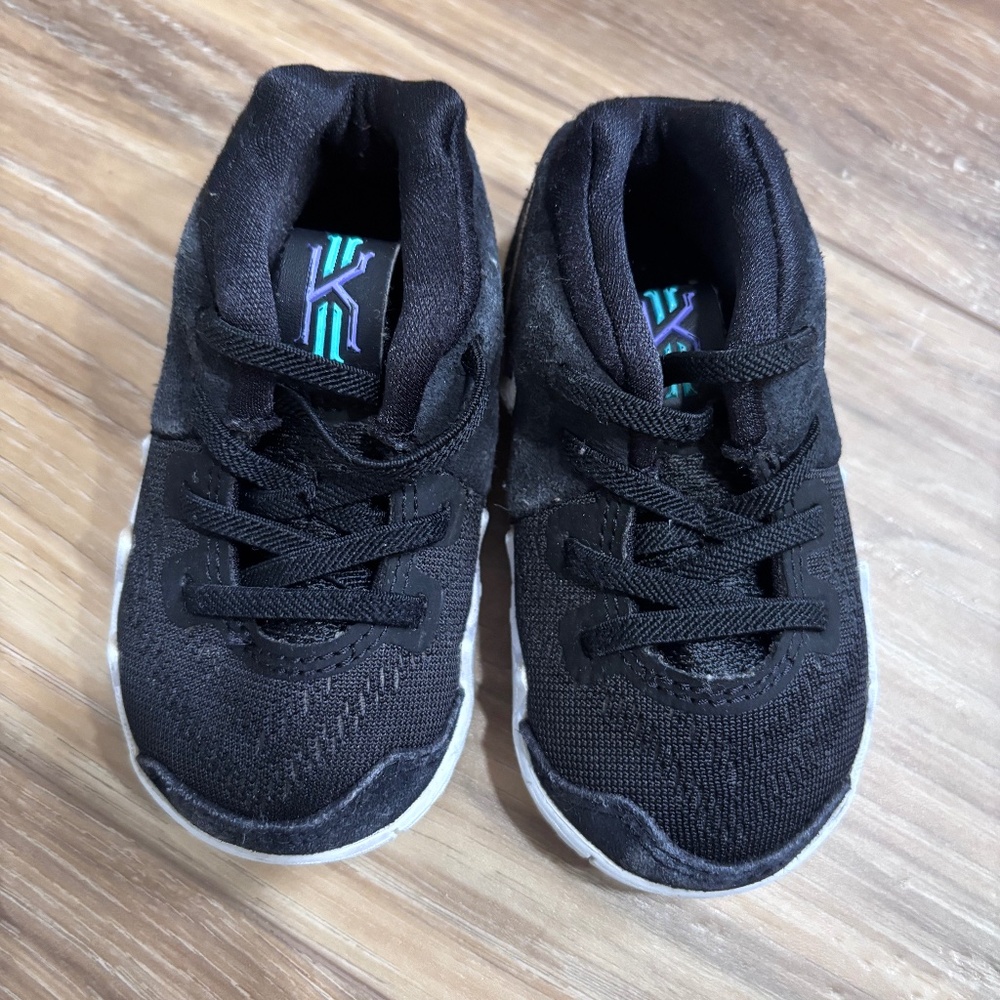 Nike Kyrie 4 TD Black White Baby Toddler Basketball Sneakers